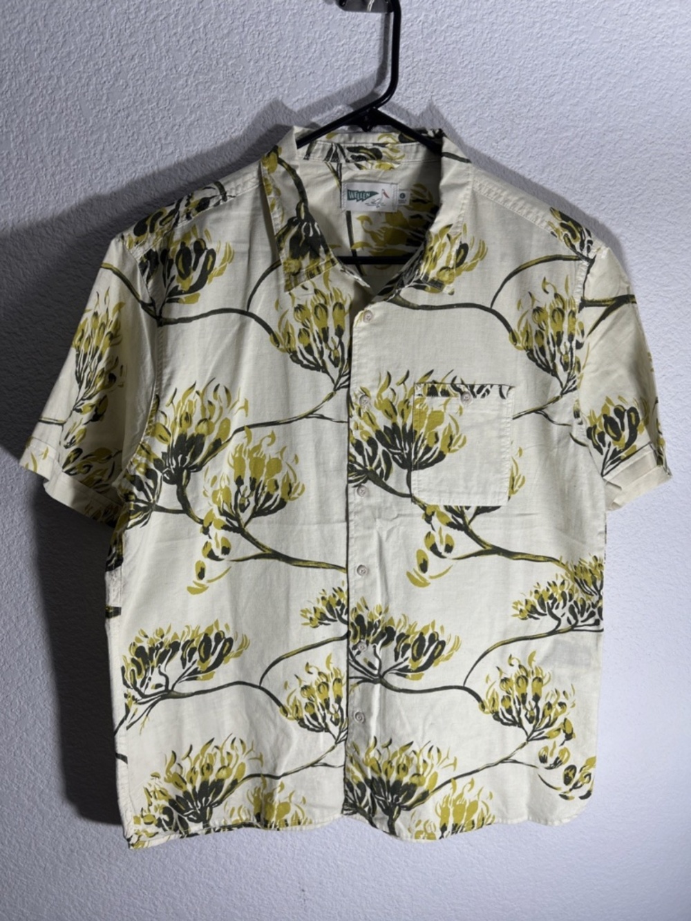 Huckberry Wellen Camp Shirt Men Large Beige Tree AOP All Over Print Short Sleeve